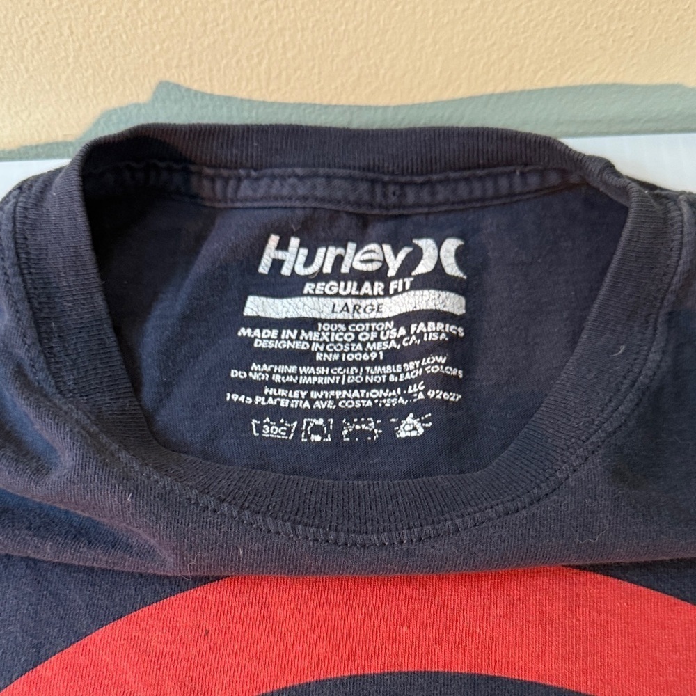 Hurley Men's Blue and Red Graphic Tee, Vintage - Picture 2 of 6